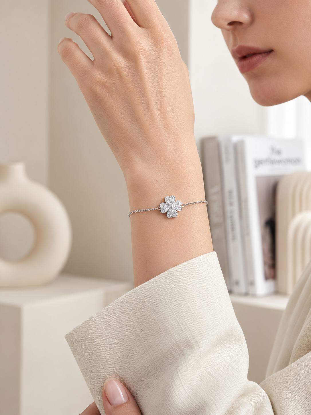 QX  Rhodium Plated Jewelry Bracelet for Ladies Four Leaf Clover Bracelet High End Version